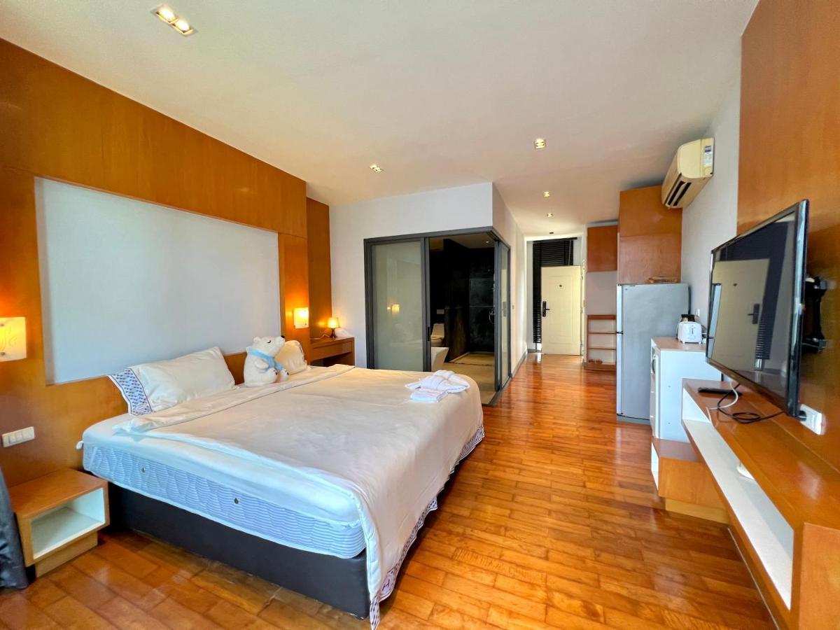 Icon Park Phuket Condo Exteriör bild