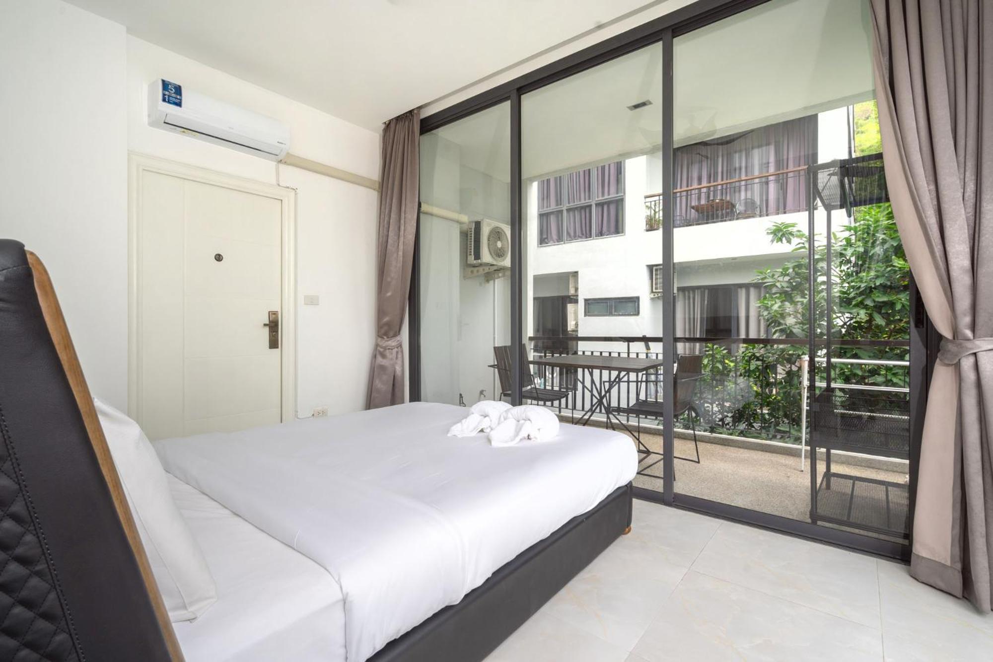 Icon Park Phuket Condo Exteriör bild